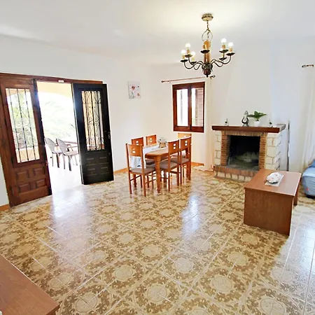 Oscar - With Large Pool And Sea Views In *