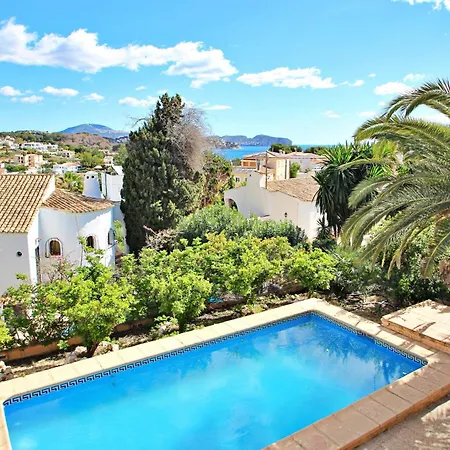 Oscar - With Large Pool And Sea Views In *